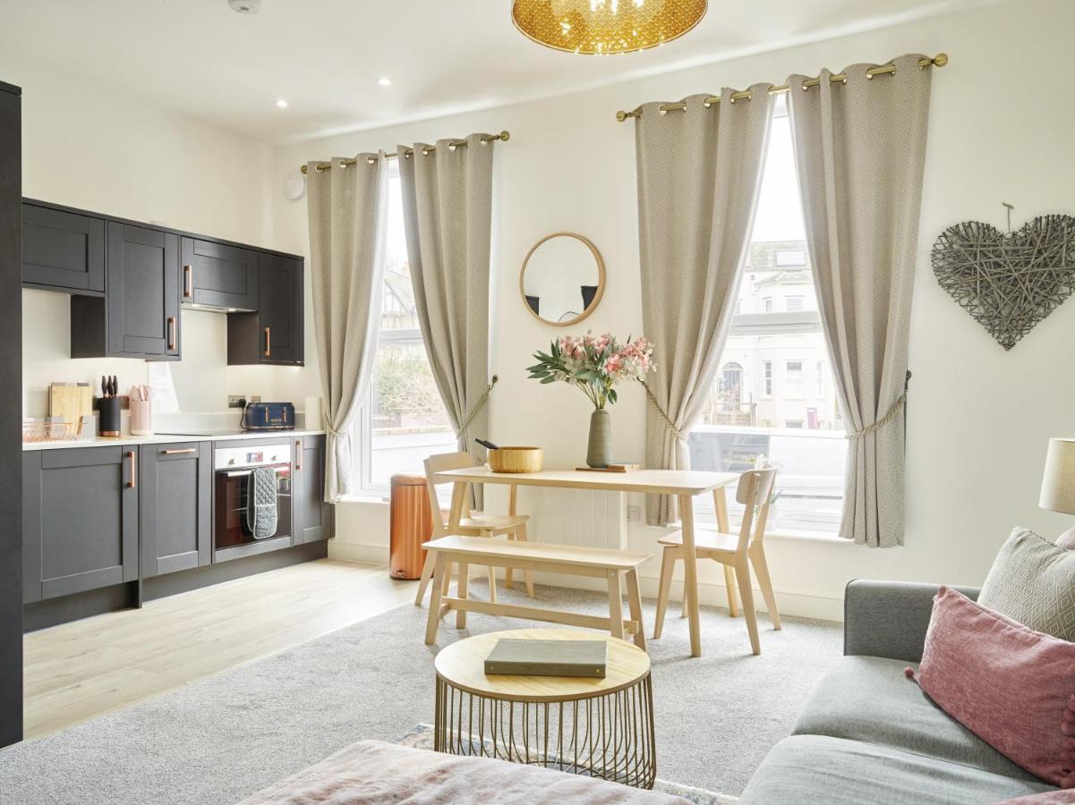 Curb Properties - Super 2 Bed Apartment 5 Min From Town Centre Cheltenham Kültér fotó