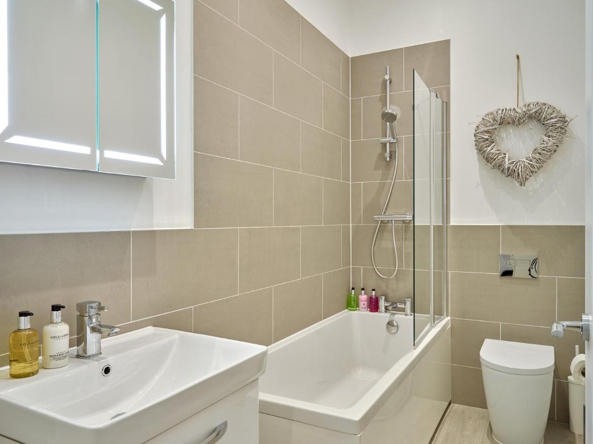 Curb Properties - Super 2 Bed Apartment 5 Min From Town Centre Cheltenham Kültér fotó